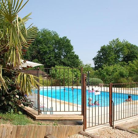 Village De Gites Le Chatenet Thonac Exterior foto