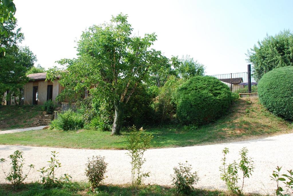 Village De Gites Le Chatenet Thonac Exterior foto